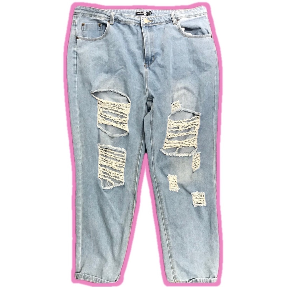 Boohoo Plus Size Curvy Light Wash Mom Jeans